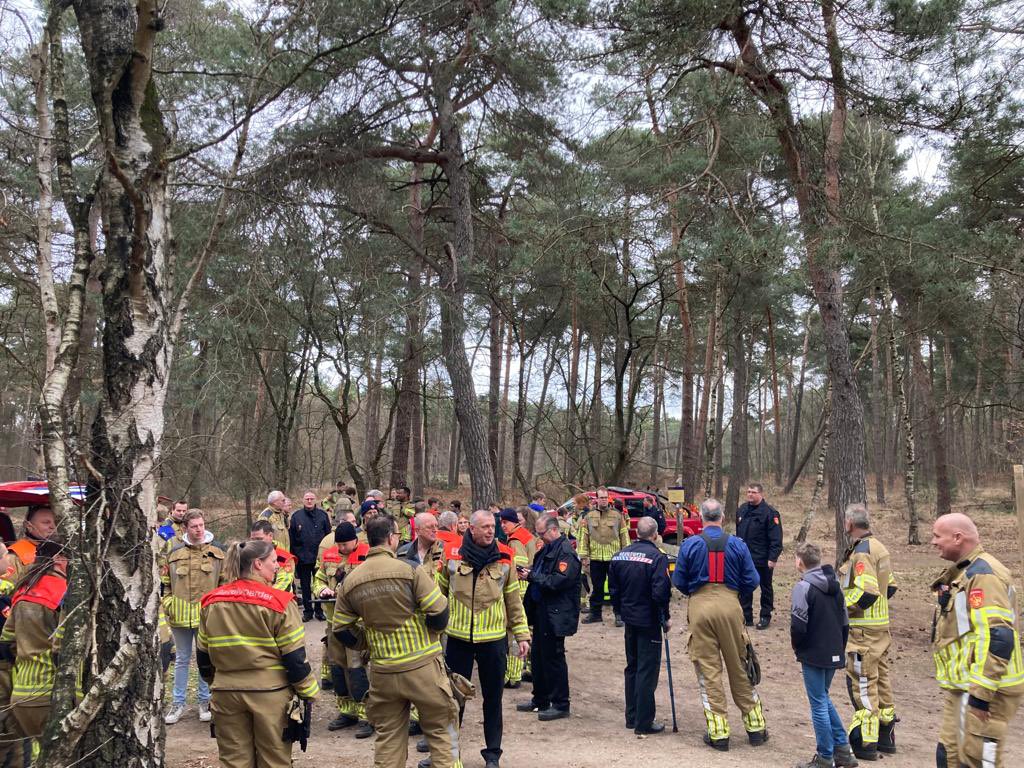bosw8erLuc's tweet photo. Vandaag grote gezamenlijke  bosbrand oefening op #kampina met meerdere korpsen. Goed om voorbereid te zijn en hopelijk blijft het daarbij. @Natuurmonument @Oisterwijknews https://t.co/bTX4UBsJoa