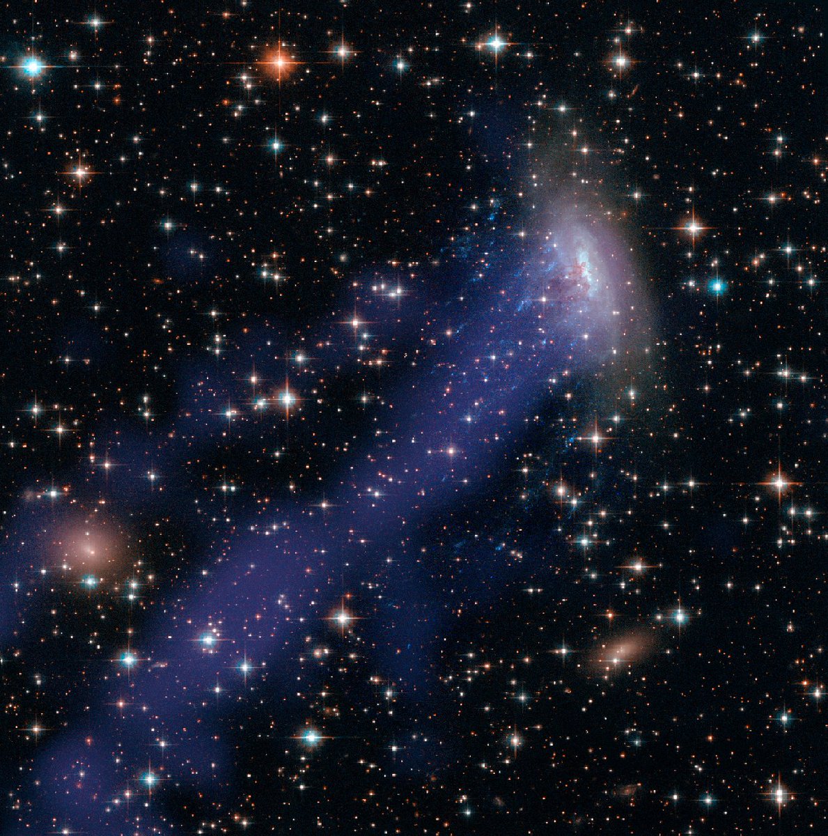 HubbleArchives's tweet photo. On this day (Mar 04) in 2014, these #Hubble photos were released:

Galaxy ESO 137-001
Hubble-Chandra Composite of ESO137-001 https://t.co/FHVGGdE5K7
