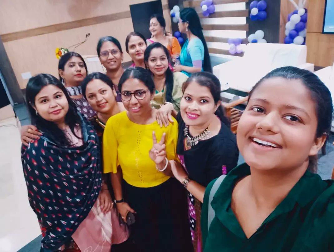 tweetsofmona's tweet photo. A FAMILY which has been growing 😍😍😍

Cheers ladies for the launch of @Owomeninmedia

#OWM #OWMLaunch #Odisha #WomeninMedia #WomenPower #Sisterhood https://t.co/jTzk1o1Td4