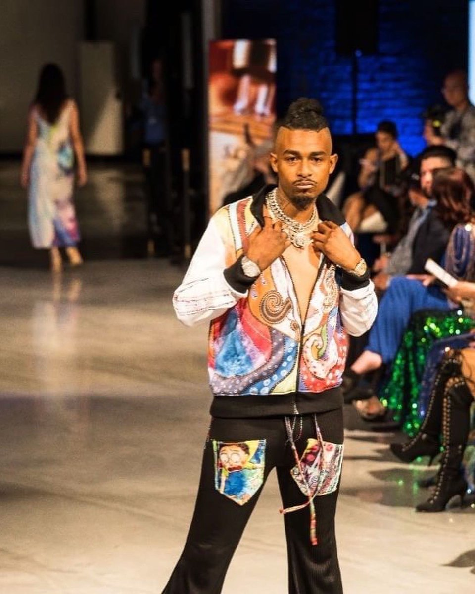 🪡: @the_lumen_ 
📸: <a href="/makstudiosintl/">Mateen A Khan</a> 
🕋: <a href="/CineCityStudios/">CineCity Studios Chicago</a> 
💡: <a href="/Runwaylatinx/">RUNWAY LATINx</a> 
💡: <a href="/ArabelAR/">Arabel Alva Rosales</a> 

First off I wana say thanks to @the_lumen_ and <a href="/runwaylatinx/">RUNWAY LATINx</a> and also <a href="/arabel22/">Ana Arabel</a> I had a amazing experience wearing this outfit 

(Proverbs 10:12)
Hatred stirs up strife, but love covers