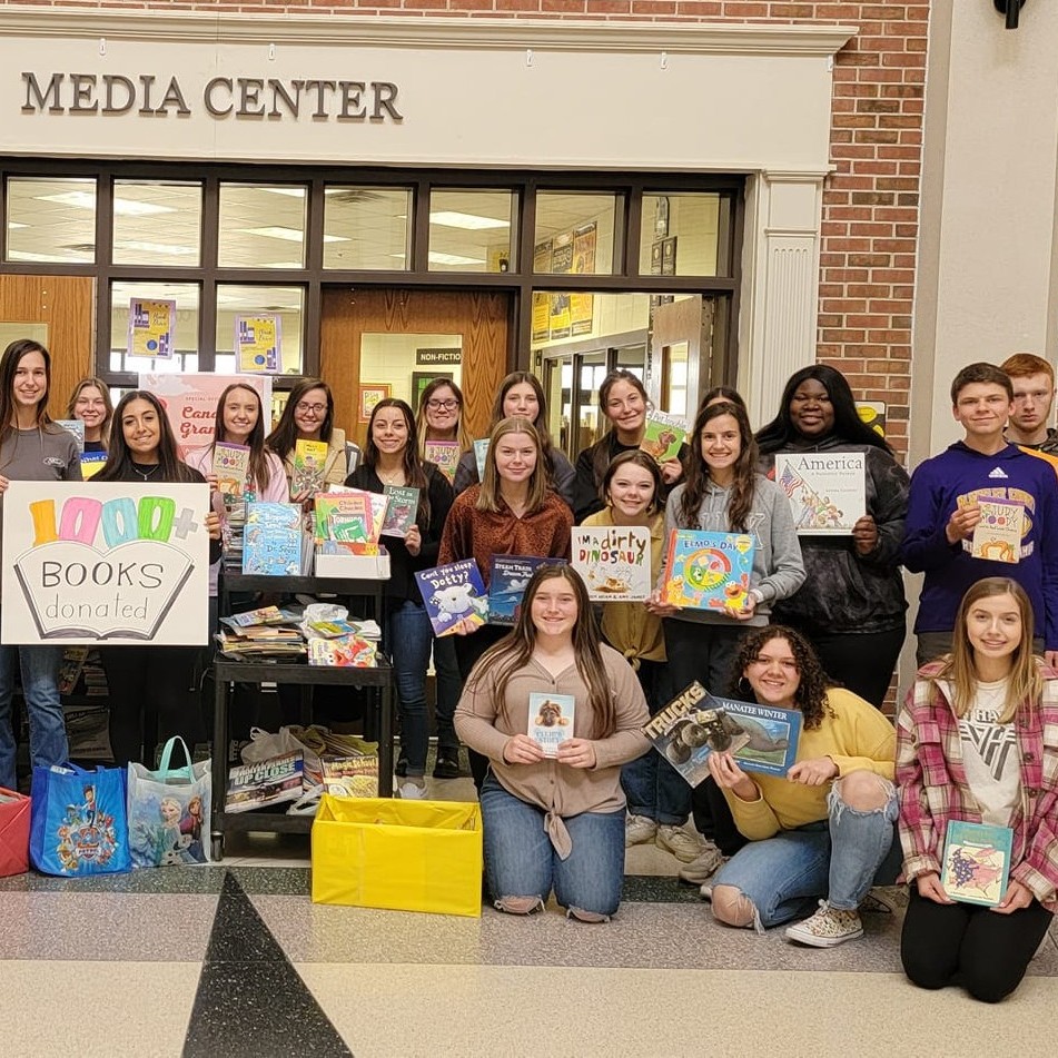 nationalbeta's tweet photo. This club collected gently used and new books for the media center at their newly built Primary School. 46 Bleckley Betas came through and donated over 1000 books! #BetaServiceSaturday https://t.co/NKAlrVricU