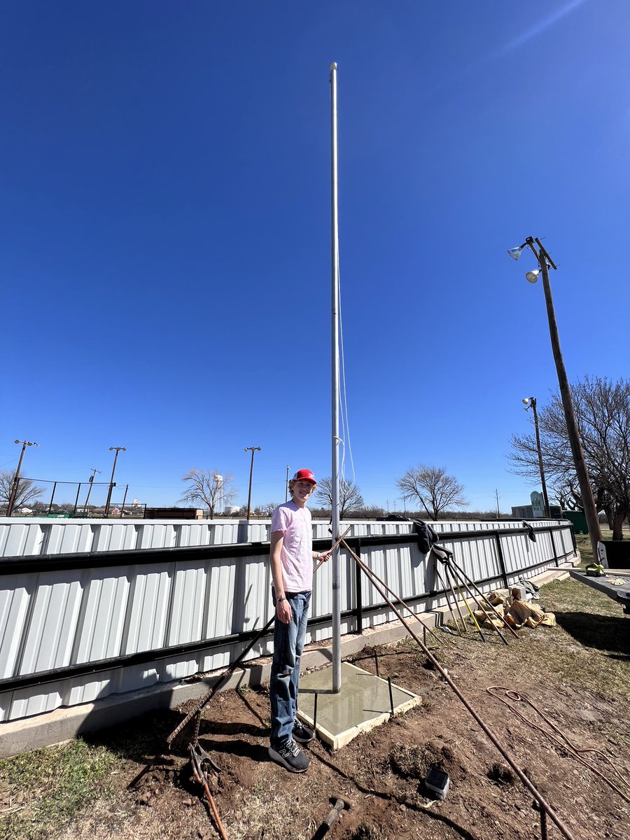 JasonBotos's tweet photo. Lady Piper Field getting an upgrade this morning!!  Thank you Hamlin Trail Life and @IsdHamlin Senior @bens_white10 for putting up a much needed Flag Pole for our program! @IsdHamlin @scoutmasterD https://t.co/AIQcQFlJQX