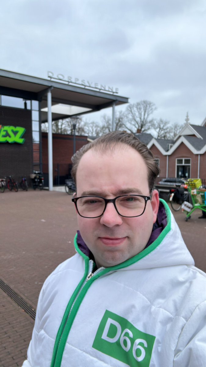 DennyBoersma's tweet photo. Twee verschillende partijen, een belang een groener @provgroningen #jouwgroenesteminhetwaterschap #stopstilstandstemvooruit @WaterNatuur_NZV @D66PSGroningen https://t.co/FdPE8twesQ