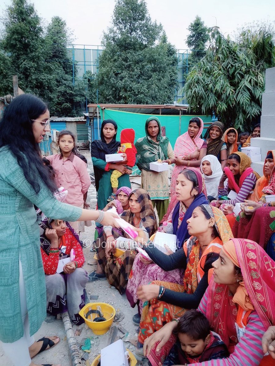WeJoinTogether_'s tweet image. Pad Bank No. 25 setup for the migrant labourers to mark #InternationalWomensDay!

We're breaking the Taboo, are you...?

OUR TEAM MEMBERS Jayshree, Poonam, @Riyakashp, @Deepak38175213 &amp;amp; @AmitKumar_JTT providing health talk

#padforall #jointogethertrust #PadBank #WomenDay2023