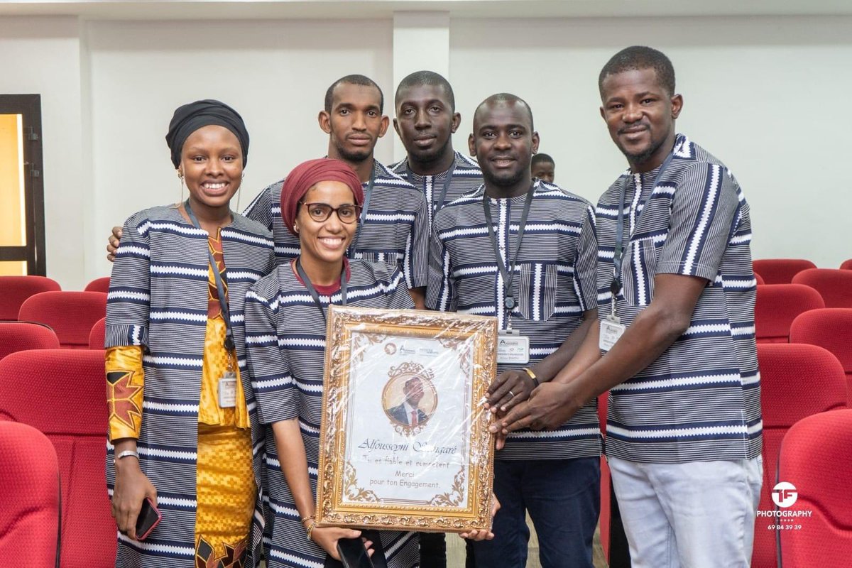hawette's tweet photo. En 2019, j’ai eu le grand plaisir d’être sélectionnée pour participer à la deuxième édition de l’Académie de Leadership du Mali, un projet initié par l'Initiative LED qui a pour principal objectif de renforcer les capacités et accompagner chaque année 100 jeunes citoyens actifs https://t.co/eCd1CGnG4O