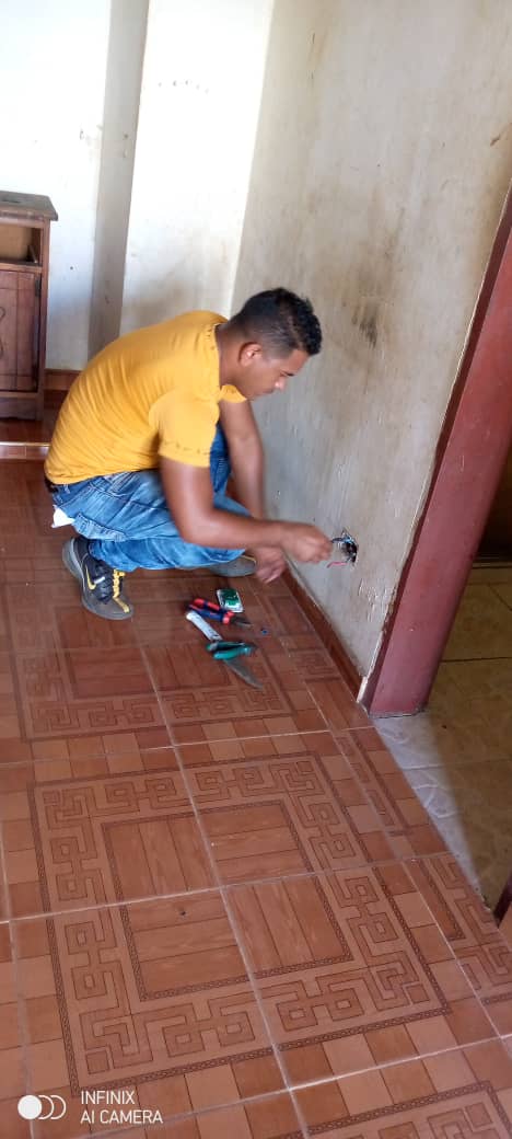 Colaboradores de la Misión Médica Cubana en el estado #Amazonas, #Venezuela; mejorando las condiciones de vida en la villa de tránsito.

🇨🇺#CubaPorLaVida 💖 #MejorEsPosible 💖 #YoVotoXTodos 

<a href="/cubacooperaven/">Brigada Médica Cubana en Venezuela</a> <a href="/MinSaludVE/">MPPSalud</a> <a href="/MagaGutierrezV/">Magaly Gutiérrez Viña</a> @Eam12V