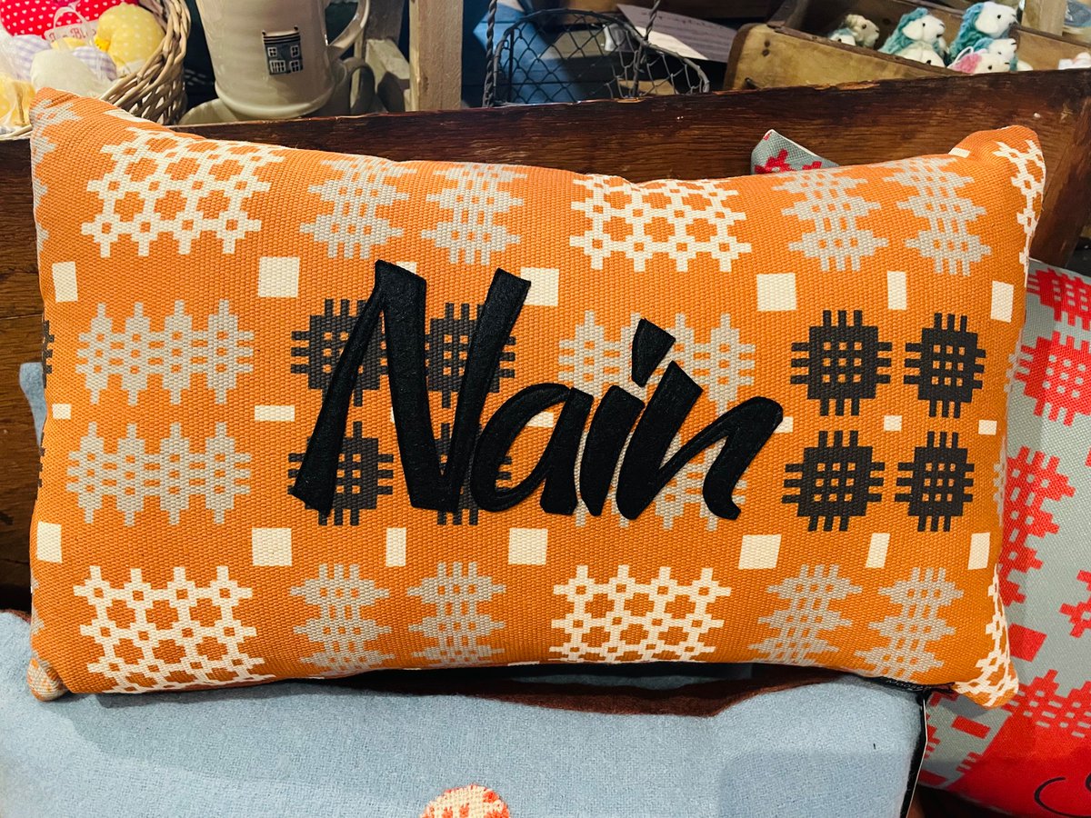 siopmedi's tweet photo. #sulymamau # mothersday #cushions #clustogau #mam #nain #mooseandco #tapestrydesign #anrhegion…
£26.50 https://t.co/86q54x7aUH