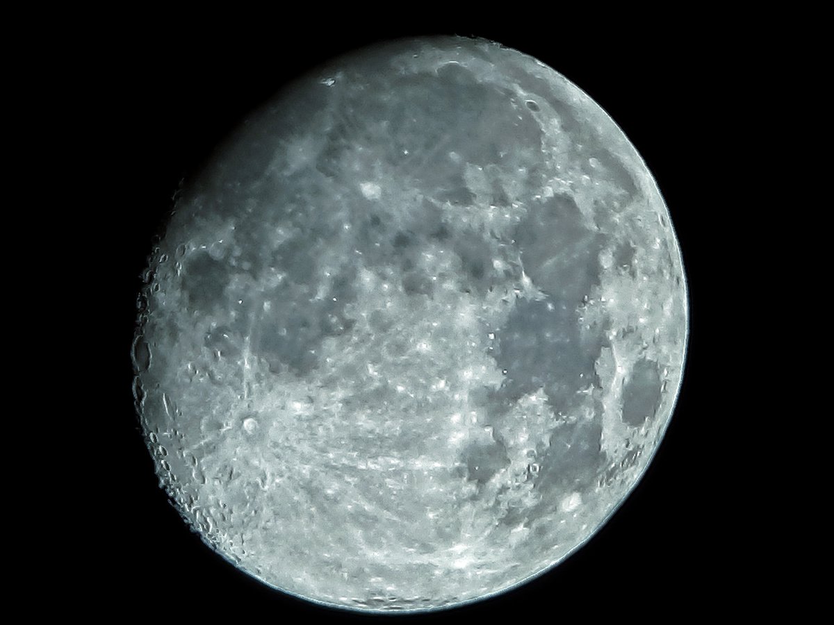 ThisuliA's tweet photo. To the moon and never back !!! 😌🫂🌔🫶🏻💖

#CapturedByMe📸 
04/03/2023
21:53 PM 🕙
Godagama, Sri Lanka🇱🇰
🌔🔭

#Moon #MoonLover #Luna #LunaLover #Astronomy #Astrophotography #AstroLover #Space #SpaceLover #Nature https://t.co/ksA1guuDBi