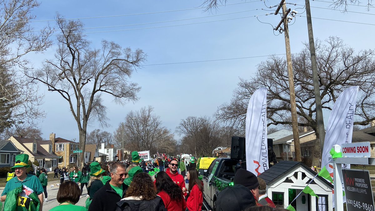 pstack4's tweet image. Walking the Elmhurst St Pattys Day Parade. Come say hi