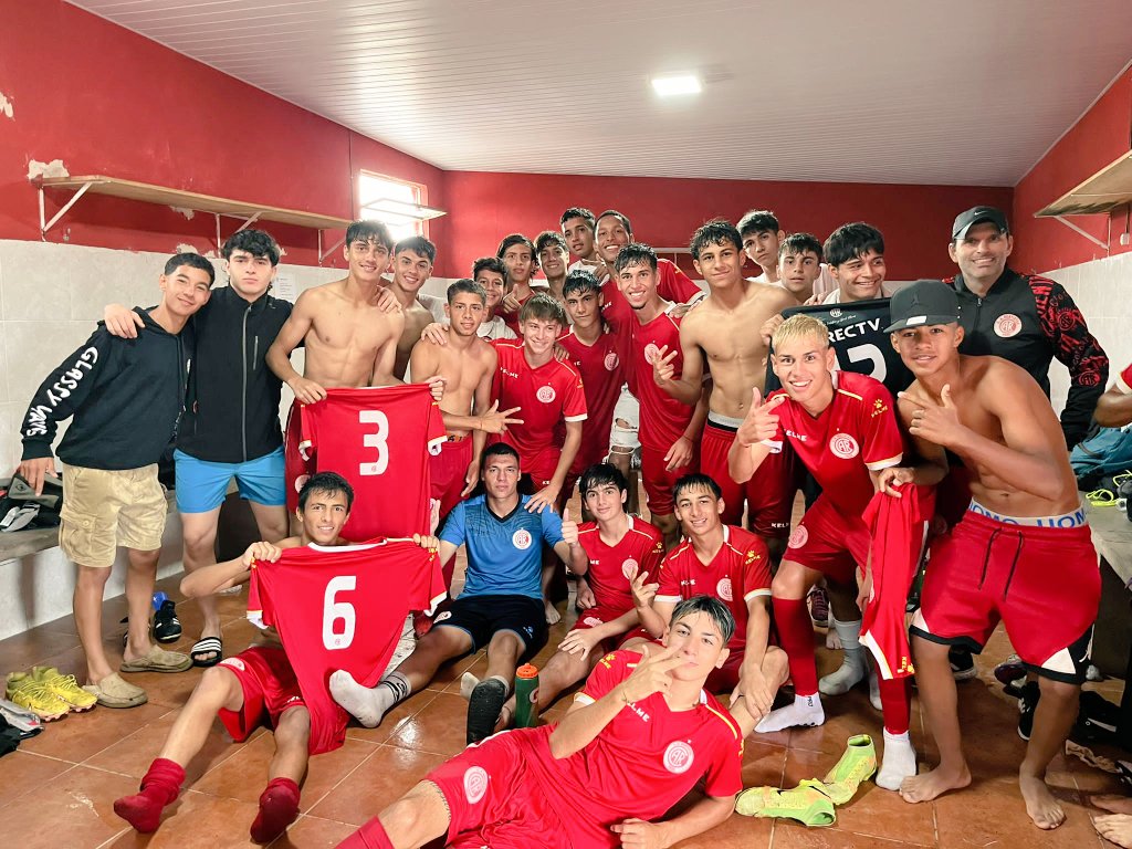 MartinFirpo2's tweet photo. 3 puntos banda vamos por.mas https://t.co/CnWcCCmHtt