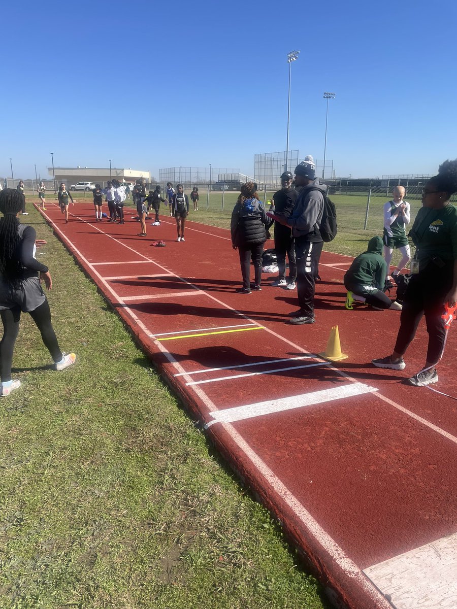 Big shout out to all of our HS coaches that came out on the weekend to run the field events for the JH meet! Both times we had every coach out, helping guide and interact and even coach up these junior high kids! #SeguinNation #Family