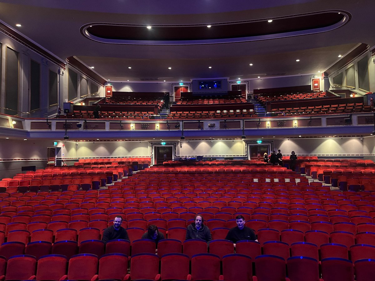 First time in Hull! Here we go. Venue 4 of the week. The beautiful <a href="/NewTheatreHull/">Hull New Theatre</a> <a href="/themindmangler/">Mind Mangler</a> <a href="/mischiefcomedy/">Mischief</a>