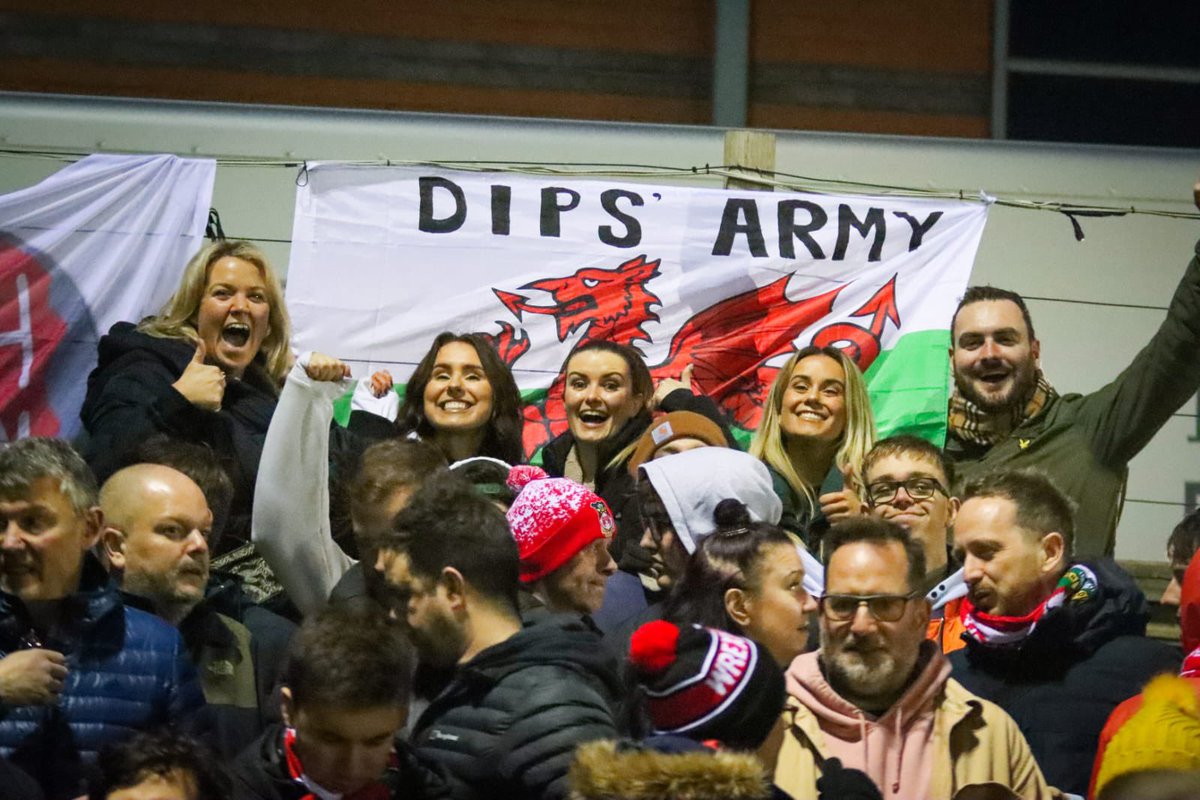 Wrexham_AFC's tweet photo. 🎵 Fearless in Devotion! 🎵

🔴⚪️ #WxmAFC https://t.co/6EIcVWqIIm