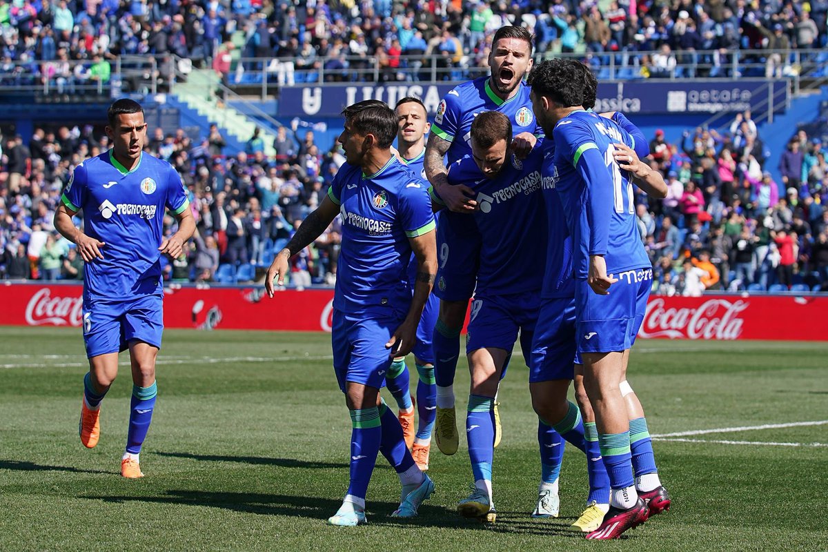 Munirhaddadi's tweet photo. Azulones, tres puntos importantes! Este es el camino. #vamosgeta 💪🏽💪🏽
@GetafeCF https://t.co/YQHBFVHL8q