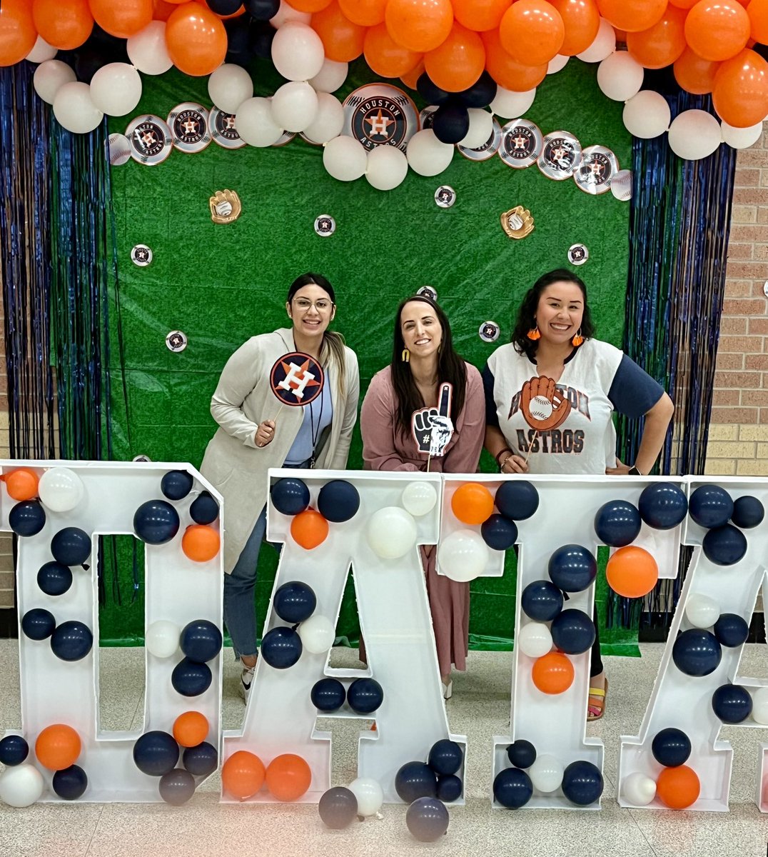 Neftalyy_'s tweet image. Swing Data, Data!⚾️🧡 #DataSeries2023 #dataseries @HisdOates @HISD_Assessment