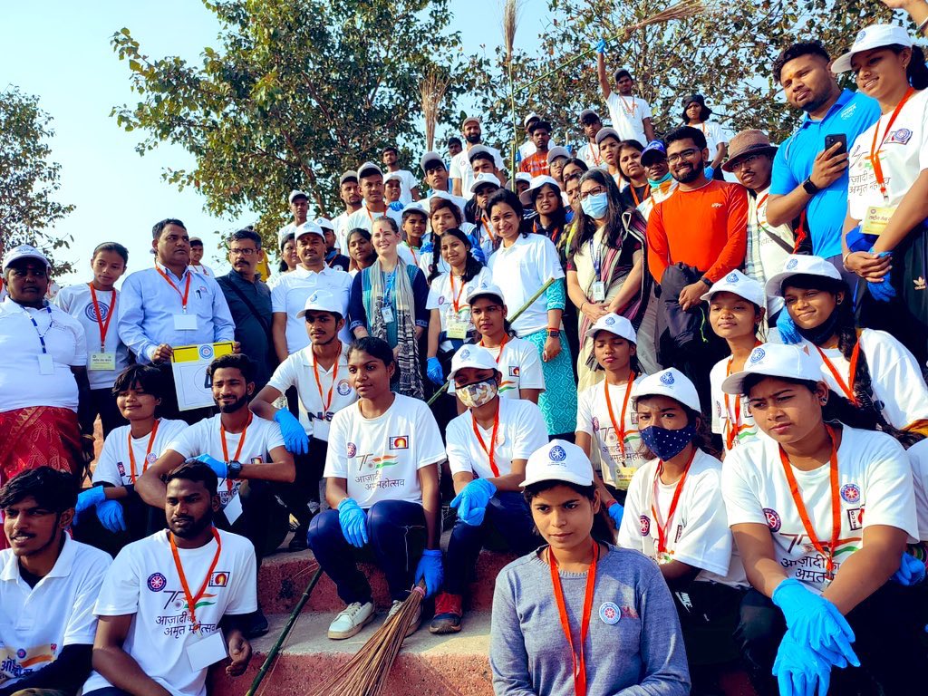 #Throwback-One year back !

A bright sunny day at Raipur, Chattisgarh, with young champions of NSS who were volunteering for river ghat cleaning and echoing “ Har dhadkan hai Swachh Bharat Ki !”

How was your day a year back ??