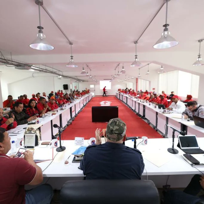 VideinPsuv's tweet photo. #AHORA (1/2) Recibimos en Ccs a los coordinadores Regionales y Municipales,de la @VideinPsuv del @PartidoPSUV para presentar el plan de trabajo del 2023,que servirá de guía para dar cumplimiento efectivo a la tarea encomendada por la patria y nuestro presidente @NicolasMaduro. https://t.co/j3jZTmt01o