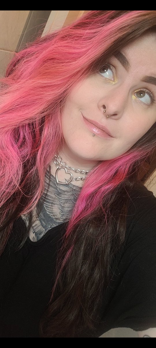 ellarleen's tweet photo. 2 ans / 1 an / 6 mois / maintenant
On reste sur une certaine cohérence capillaire 🌸 (et sur l'angle de prise de photo aussi 😬🤷🏻‍♀️) https://t.co/9zImLgD3Y4