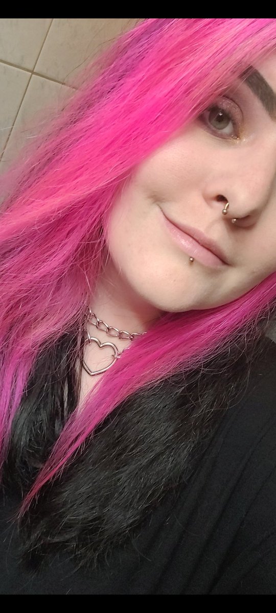 ellarleen's tweet photo. 2 ans / 1 an / 6 mois / maintenant
On reste sur une certaine cohérence capillaire 🌸 (et sur l'angle de prise de photo aussi 😬🤷🏻‍♀️) https://t.co/9zImLgD3Y4