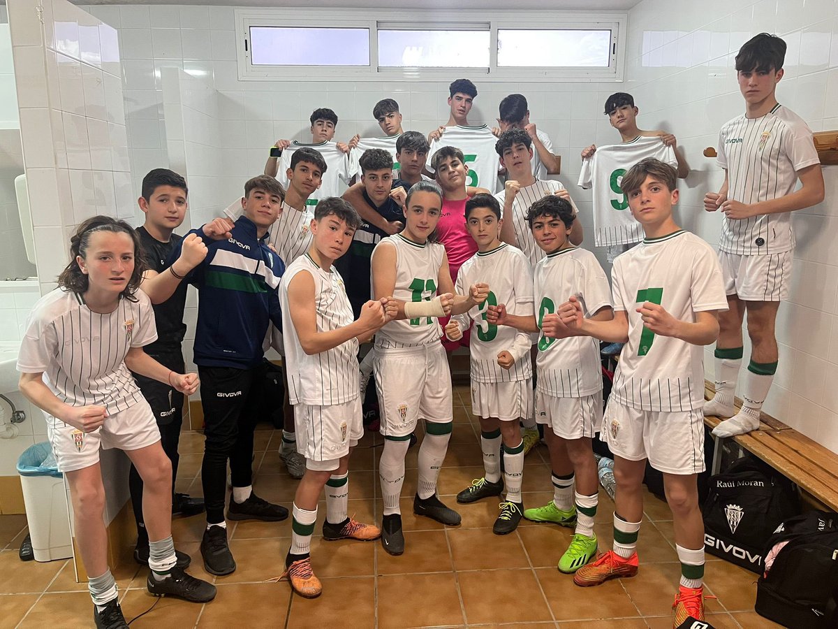 📑 Resultado #CanteraCCF ⤵️
🆚 Peloteros 1 - #InfantilACCF 2
ℹ️ Épica victoria de los chicos de <a href="/Angelo_sb10/">Angel Sanchez</a> tras llegar el gol que da los tres puntos en tiempo de descuento 🙌🏻💪🏻