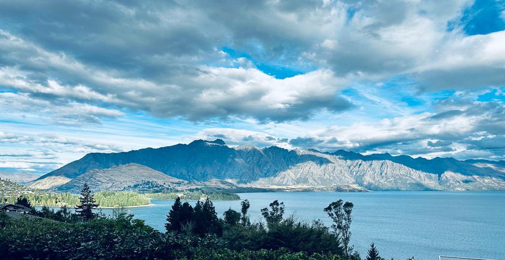 siliconcto's tweet image. Day 21: ride day 7; Queenstown to Glenorchy by the lake, another set of soaring peaks and amazing glacial scenery to finish the 1000km trip from Christchurch. Next stop USA tomorrow, but I’ll definitely be coming back to this remarkable island