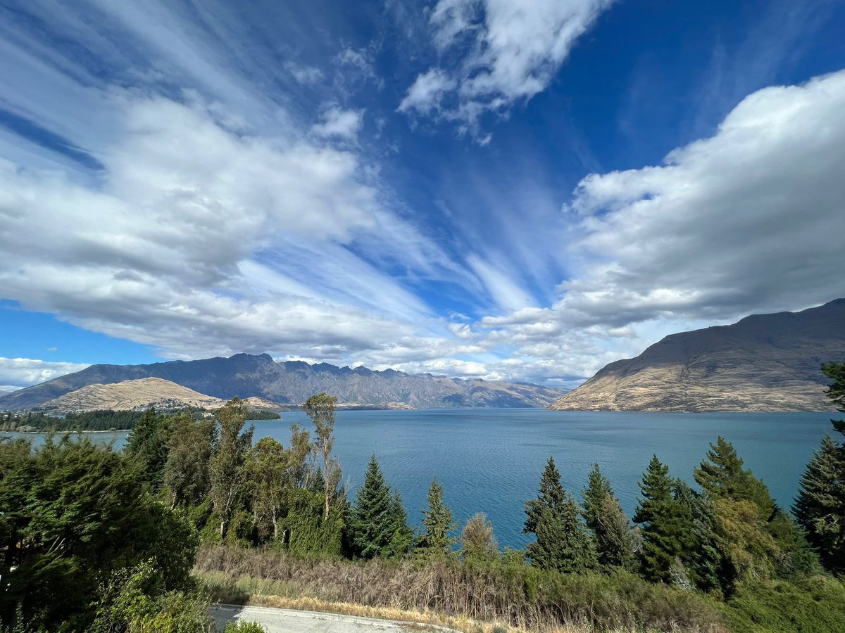 siliconcto's tweet image. Day 21: ride day 7; Queenstown to Glenorchy by the lake, another set of soaring peaks and amazing glacial scenery to finish the 1000km trip from Christchurch. Next stop USA tomorrow, but I’ll definitely be coming back to this remarkable island