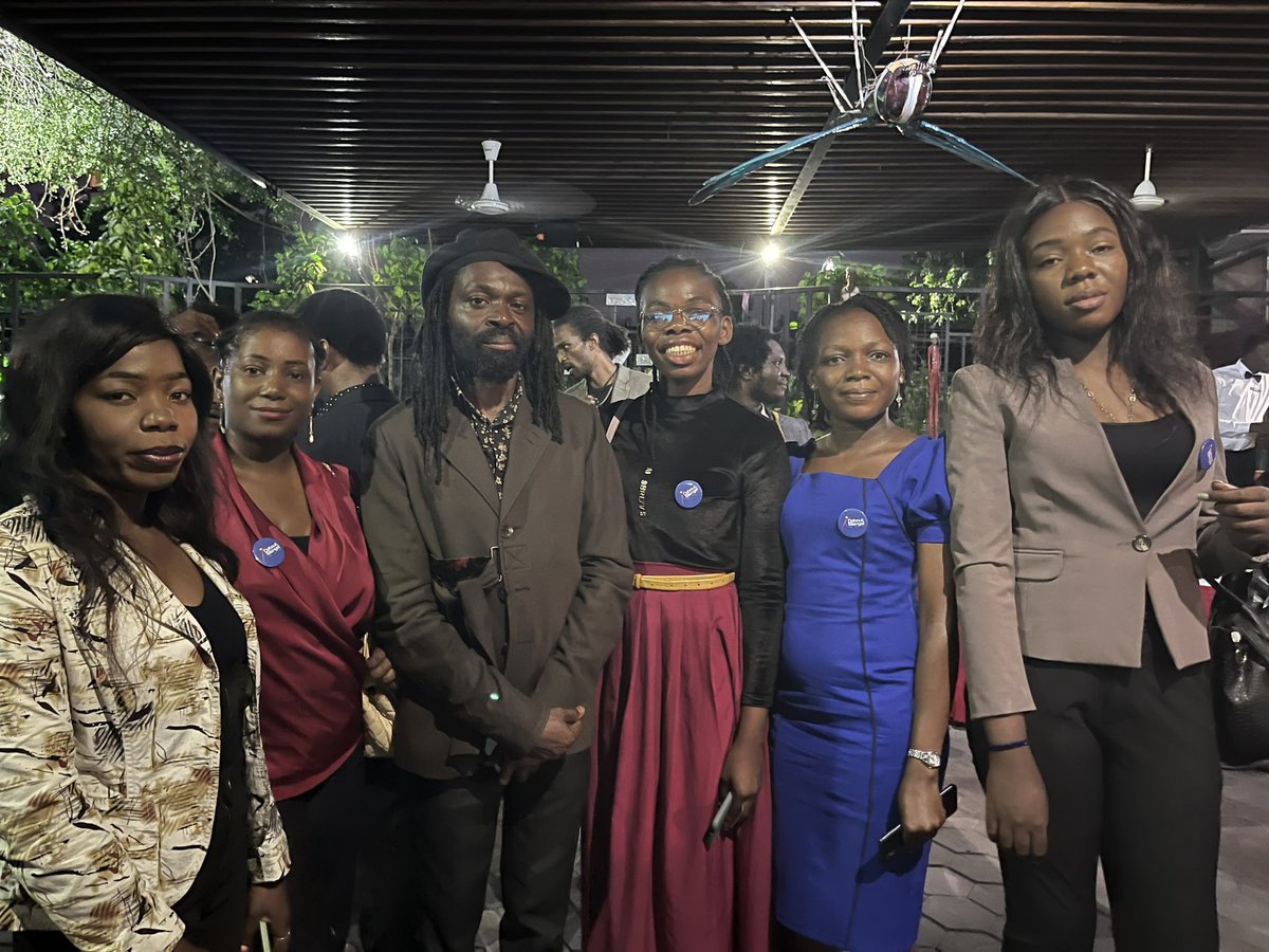 RachelMakani's tweet image. #Alwaysnetworking
@DeboutBilenge @BusimeLydia 
Une belle rencontre avec l’artiste @tsimbafreddy sculpteur originaire de la République Démocratique du Congo qui promeut pour la paix à travers ses arts
#Engages
#Connectés
#Actifs