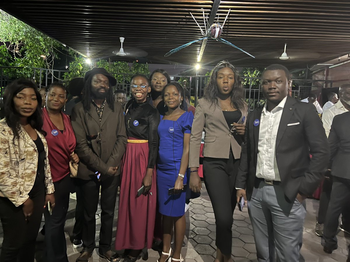 RachelMakani's tweet image. #Alwaysnetworking
@DeboutBilenge @BusimeLydia 
Une belle rencontre avec l’artiste @tsimbafreddy sculpteur originaire de la République Démocratique du Congo qui promeut pour la paix à travers ses arts
#Engages
#Connectés
#Actifs