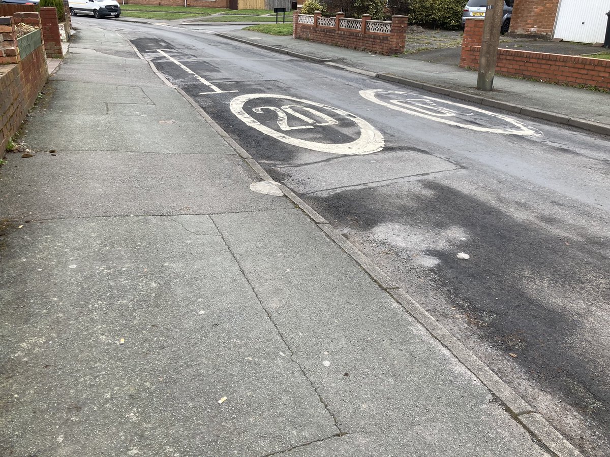 Sian_Arkay's tweet image. Great to be back out with @Mak_Singh4U and Surjit cleaning up #HiltonRoad this weekend before delivering surveys and news along with speaking to residents about issues in #Springvale. #localteam #woodcross #Lanesfield #Dovedale #Ettingshall #ToryDoorstep