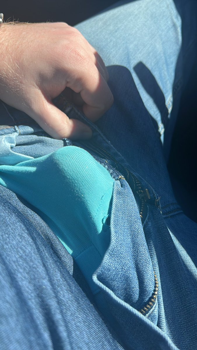 ginger__89's tweet photo. Waiting in the parking lot!! https://t.co/nPSWlIqffr