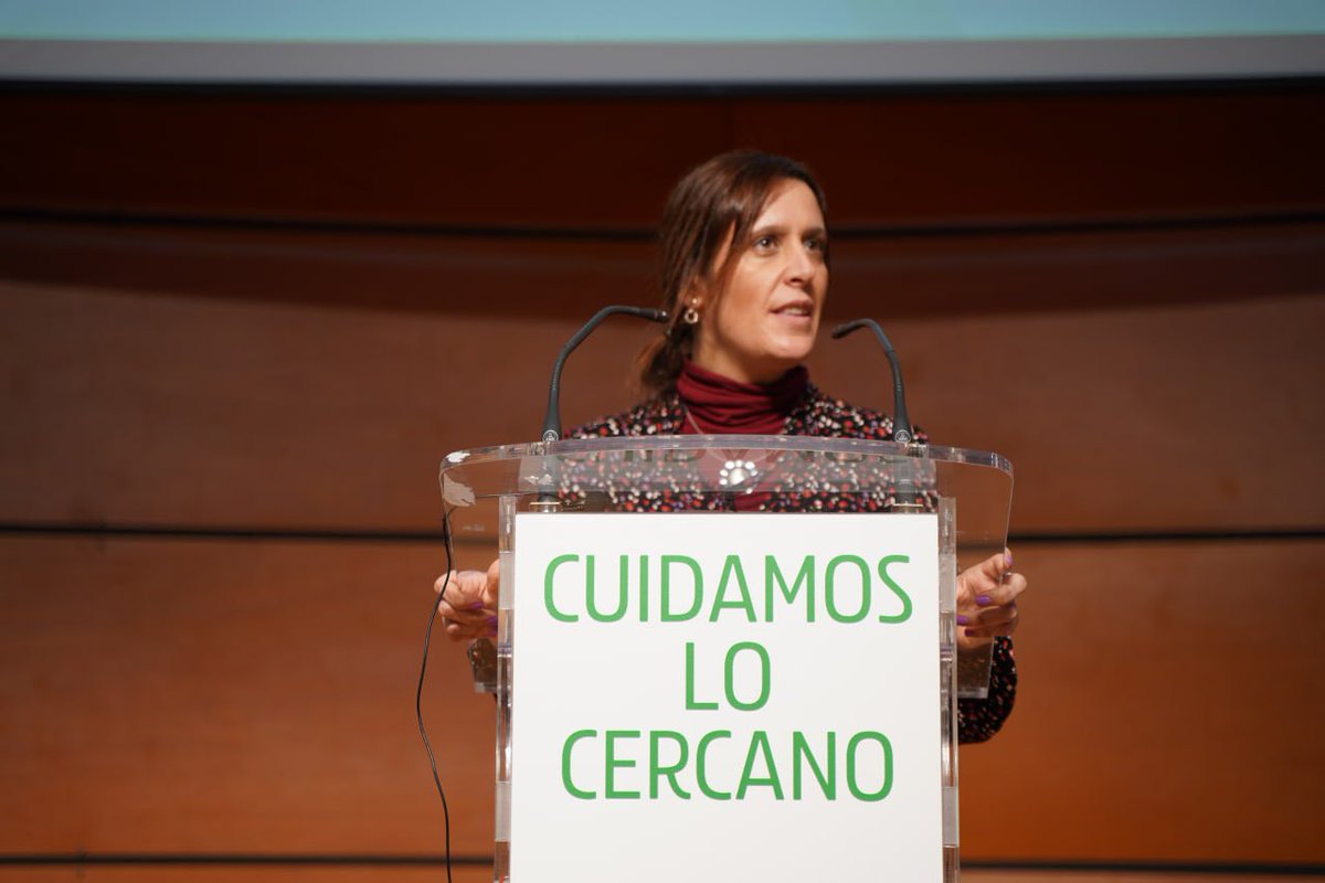 CarolCordero_N's tweet photo. Inmensa alegría y pilas cargadas, junto con el resto de compañeras candidatas de @IzquierdaUnida a las elecciones autonómicas hoy en Valencia.

#CuidamosLoCercano y defendemos los derechos de la mayoría social trabajadora. Un orgullo formar parte de ello. https://t.co/Cyc7zbiFsj