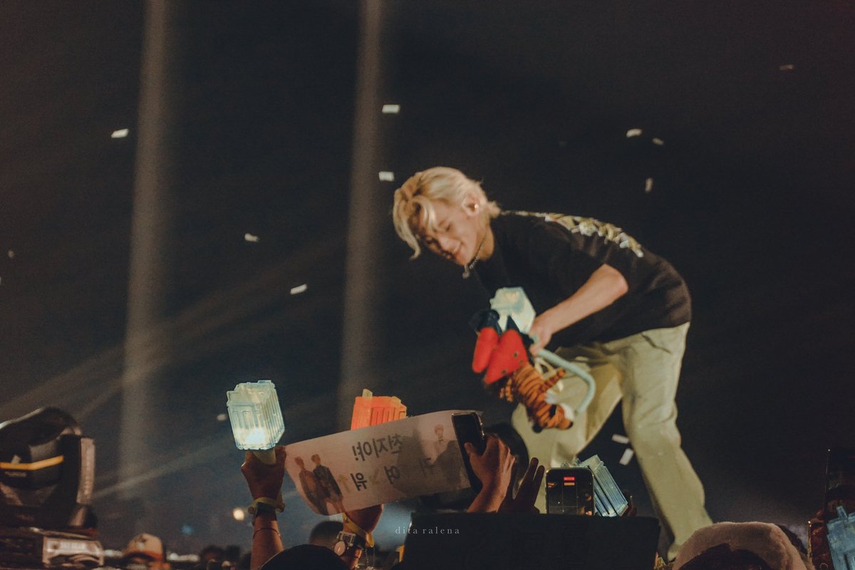 vernonkemang's tweet photo. boy was that happy

#THEDREAMSHOW2_in_JAKARTA #TDS2inJAKARTA_DAY1 #TDS2inJAKARTA #MARK #마크 https://t.co/2OyXdpayk0