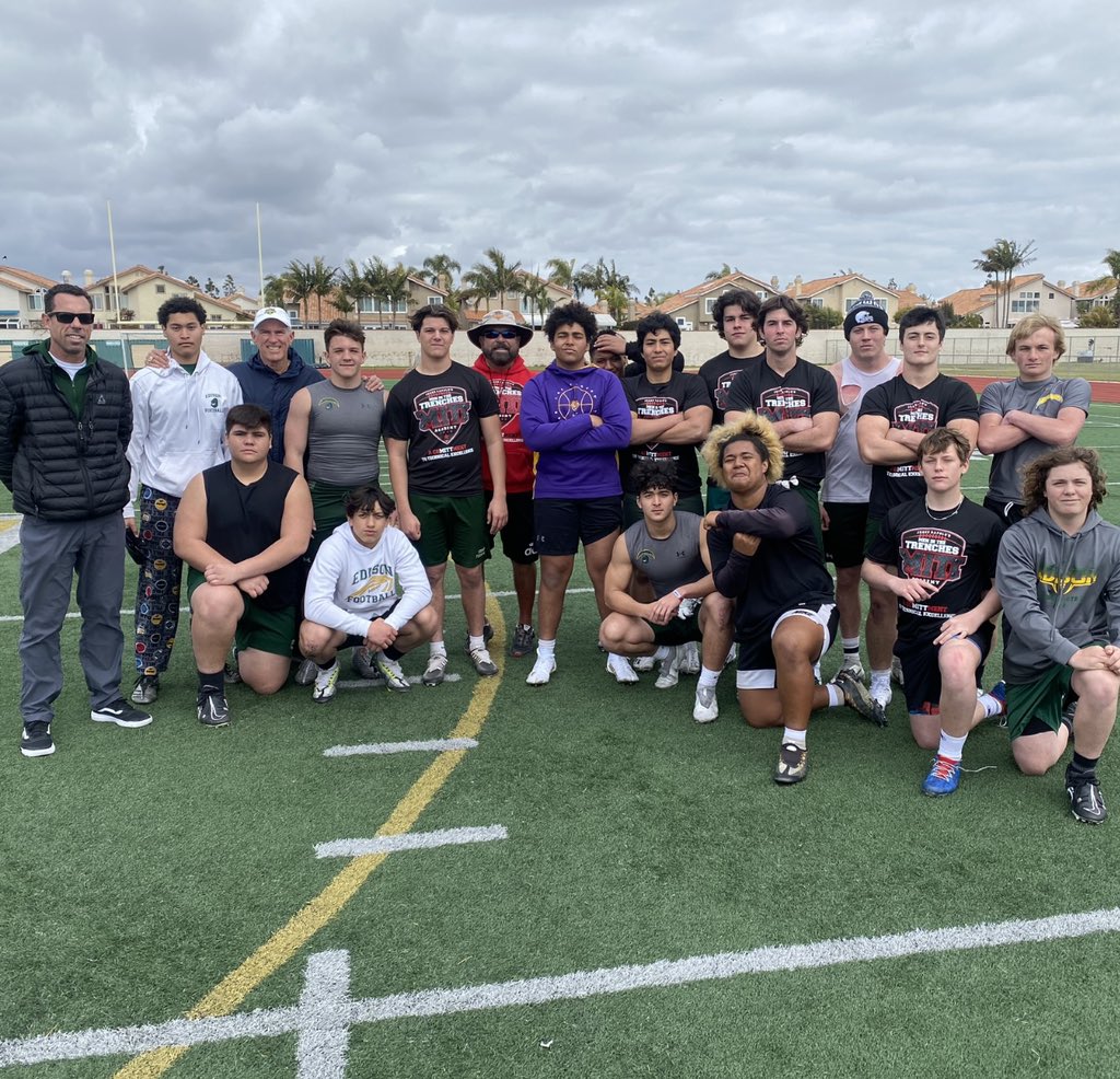 Edison HS Chargers representing⚡️
Men in The Trenches “MITT”
Hard work and dedication always pays off  💪🏼🇺🇸⚡️🏈
#ehschargerfootball2023
#mitttheprovenformula