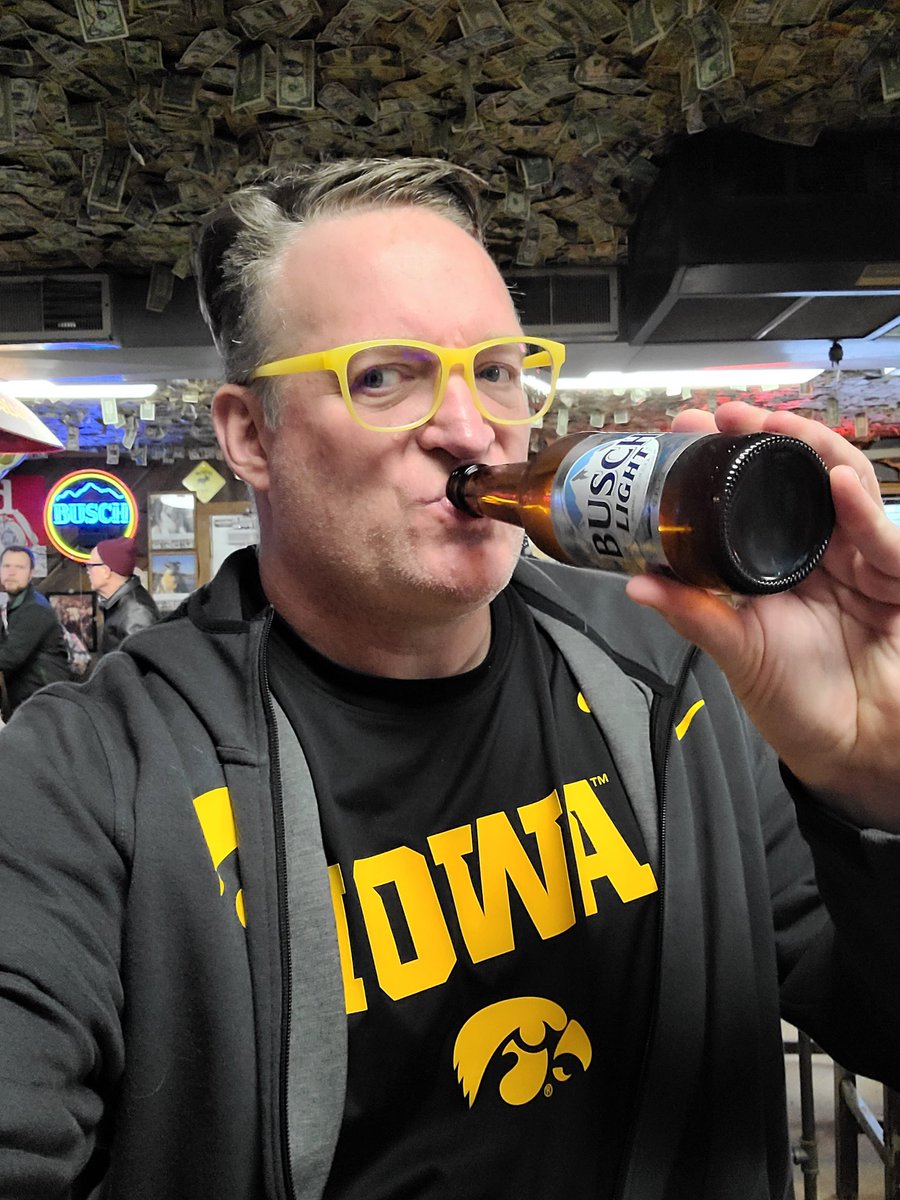 Hawkeye Elvis tweet media