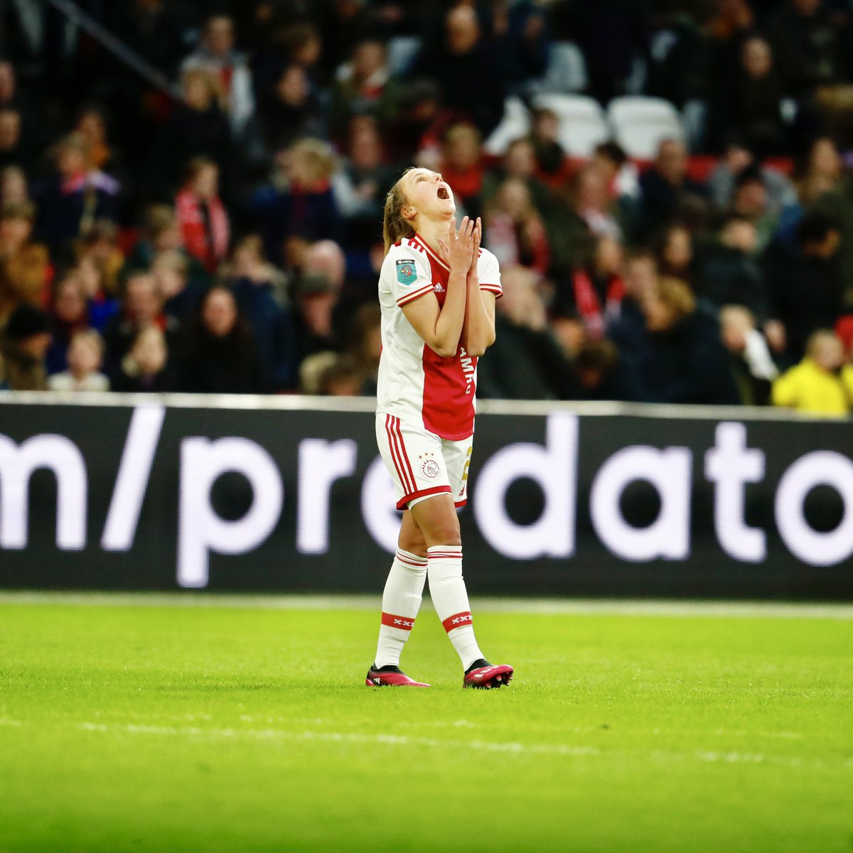 AjaxVrouwen's tweet photo. Een bijzondere dag... ❤️

#ajafey🏟