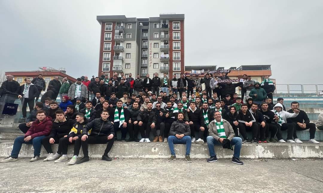 Yasak deplasman yoktur,yasakda olsa takımını hiç bir yerde yanlız bırakmayan şanlı Üsküdar Anadolu tribünü vardır