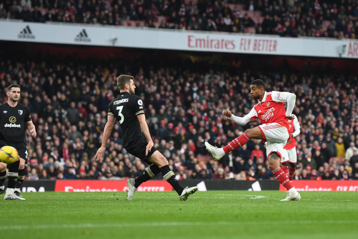 ErigoniD's tweet photo. Putain de match ! Putain de victoire ✌️ Par contre les gars, pas tous les week-ends comme ça. Je ne tiendrais pas. 🤣 @Arsenal 
#topoftheleague https://t.co/wzOkXiyzxb