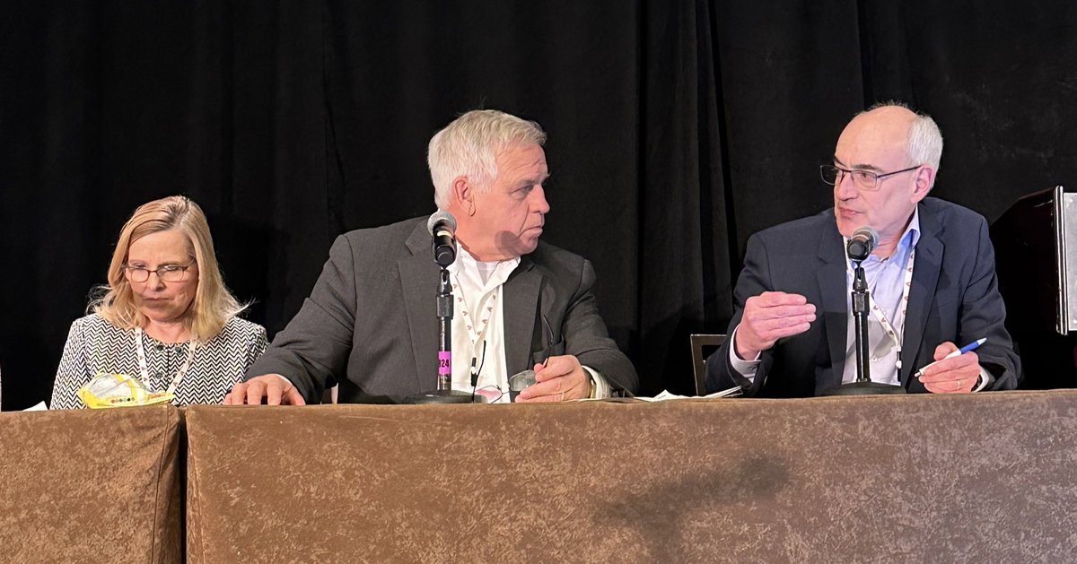 Engaging discussion chaired by Drs. Bruce Johnson and @eevokes. Need to work with industry, CROs, and regulatory authorities to streamline data collection and make trials easier to run. #NYLCF23 @NYLungCancerFdn