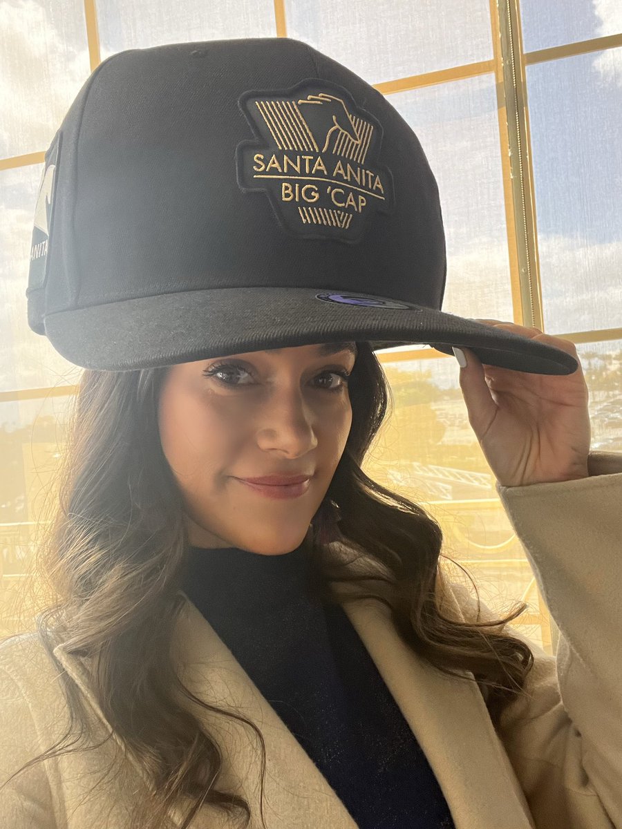 Switching out the fascinator for the BIG CAP today…! 

Hope to see everyone on track <a href="/santaanitapark/">Santa Anita Park</a> or <a href="/GulfstreamPark/">Gulfstream Park</a> today - can also catch some of the action on CNBC 1:00-3:00 PT 🙌🏻🏇🏿