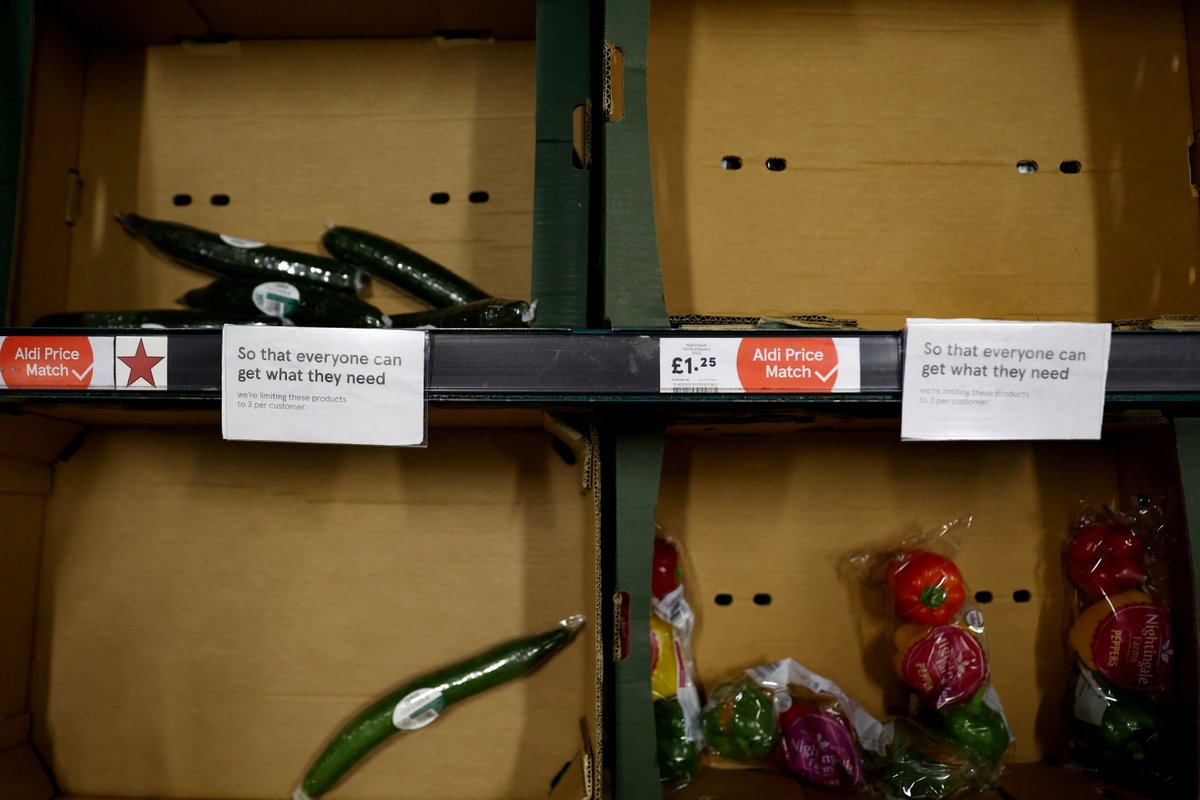 Tres paquets de tomàquets per client: racionament de fruita i verdura al Regne Unit ccma.cat/324/tres-paque…