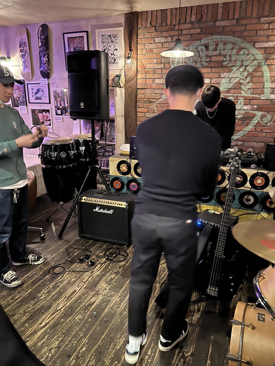 HHHH44499686578's tweet image. DEAL昼過ぎからTRIBECAでリハーサル！(音量控えめ)
3/18 BUSHBASHにて&quot;ROAR&quot;来て下さい！
客演を迎えてのカバー曲もやります！