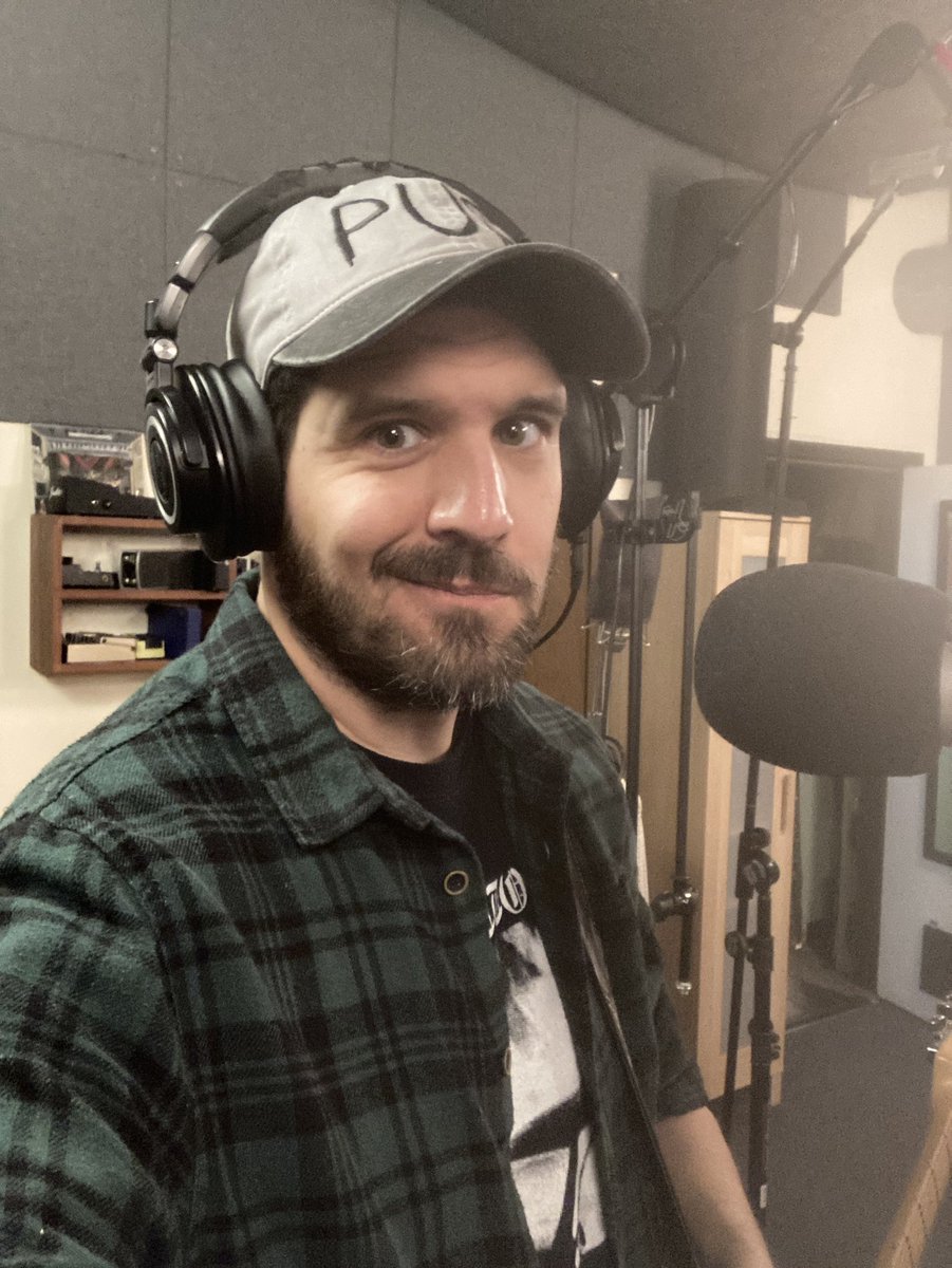 ramvelaEZ's tweet image. Studio Day #1 let’s record an EP shall weeeee @icfstudio