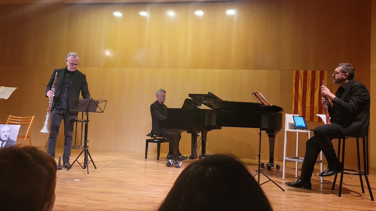 pfarres1's tweet photo. Cloenda del 75è aniversari de Sabadell Sardanista. Un espectacle esplèndid entorn la figura de "l'avi Xaxu" prolífic músic. Interpretat excel•lentment pel tenora E. Ortí, el pianista I. Joanals, el tible @xavi_pinyol i en V. Maymó com a actor. Enhorabona!
🟨 #ElSabadellDeLaGent https://t.co/Q8EKOqsUAX