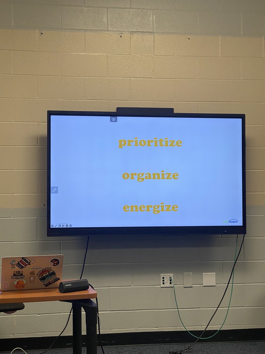 LeadWithJM's tweet image. Today was such a hit! ⚾️ Got to see my friend @OlufunmiAdeyemi and learn so much. I can’t wait to share what I gained with my @MemorialElm family. Let’s get ready to hit STAAR out of the field! 🤩⚾️#DataSeries2023