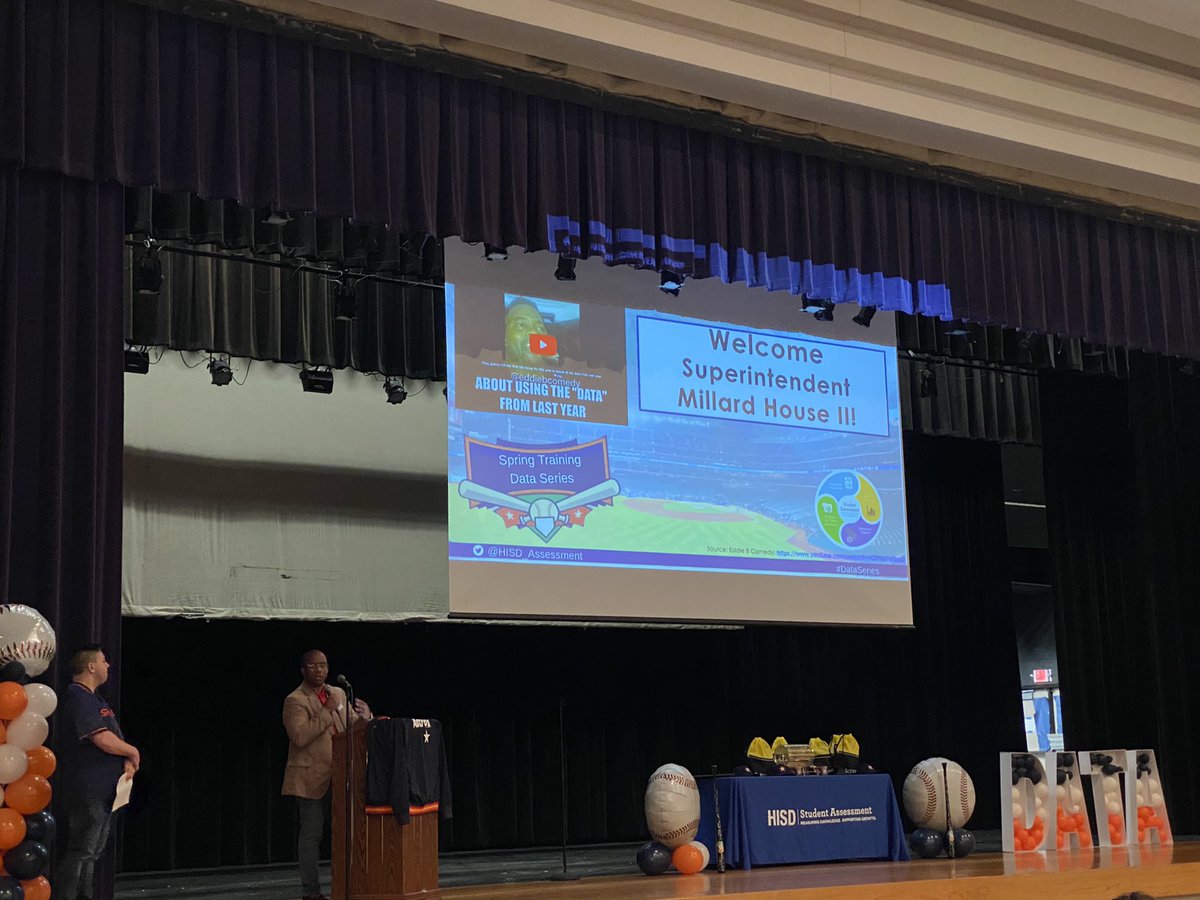 LeadWithJM's tweet image. Today was such a hit! ⚾️ Got to see my friend @OlufunmiAdeyemi and learn so much. I can’t wait to share what I gained with my @MemorialElm family. Let’s get ready to hit STAAR out of the field! 🤩⚾️#DataSeries2023