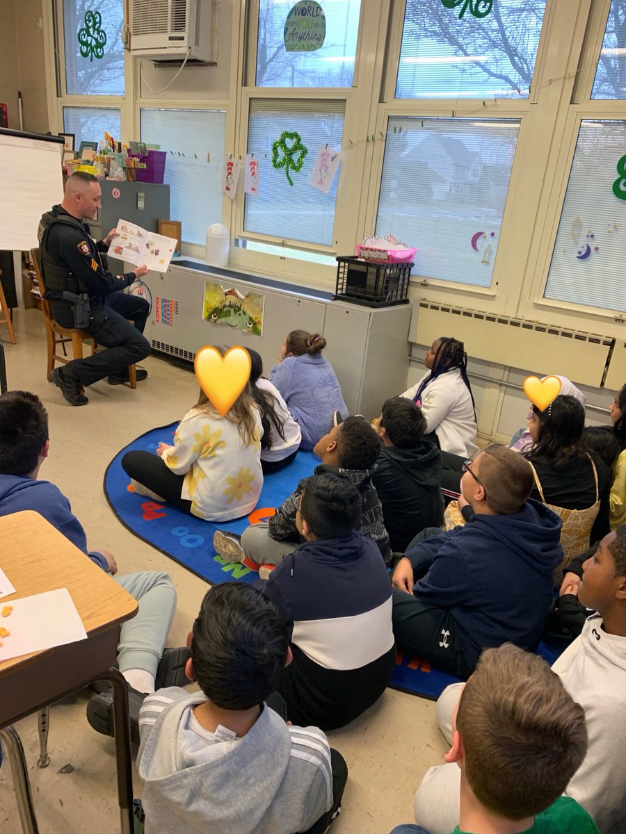 dhboyd77's tweet photo. A special THANK YOU to Sgt. Angelo for reading to my 5th graders this week! @MrsAngelo_26 @Judith122 @RMascenik26 #ReadAcrossAmerica2023 https://t.co/vaeklmfPx7