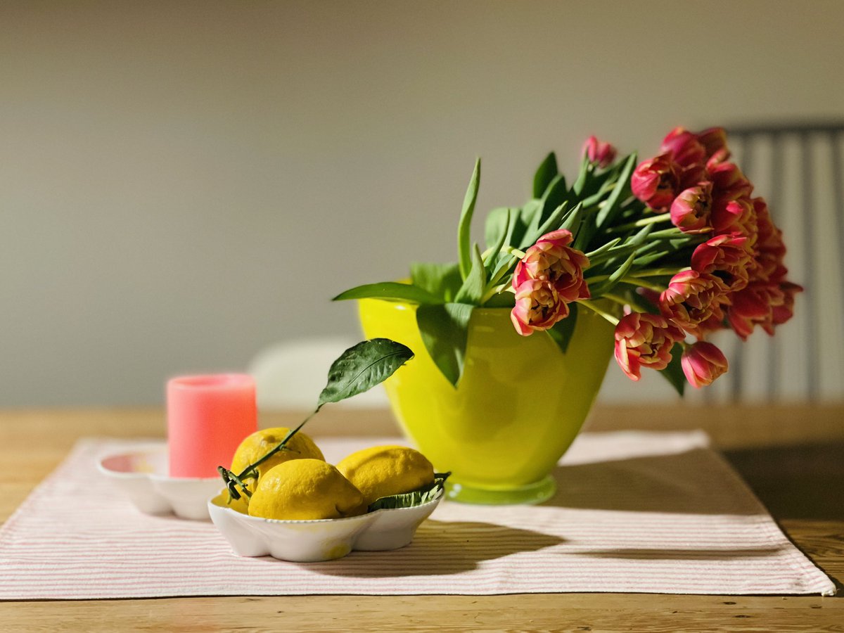 Wenn meine liebe Frau einfach mal schnell Blumen auf den Tisch stellt 😍

Einen fröhlichen Blick in die Zukunft und Danke an @vaerken_official (meine liebe Frau auf Instagram).