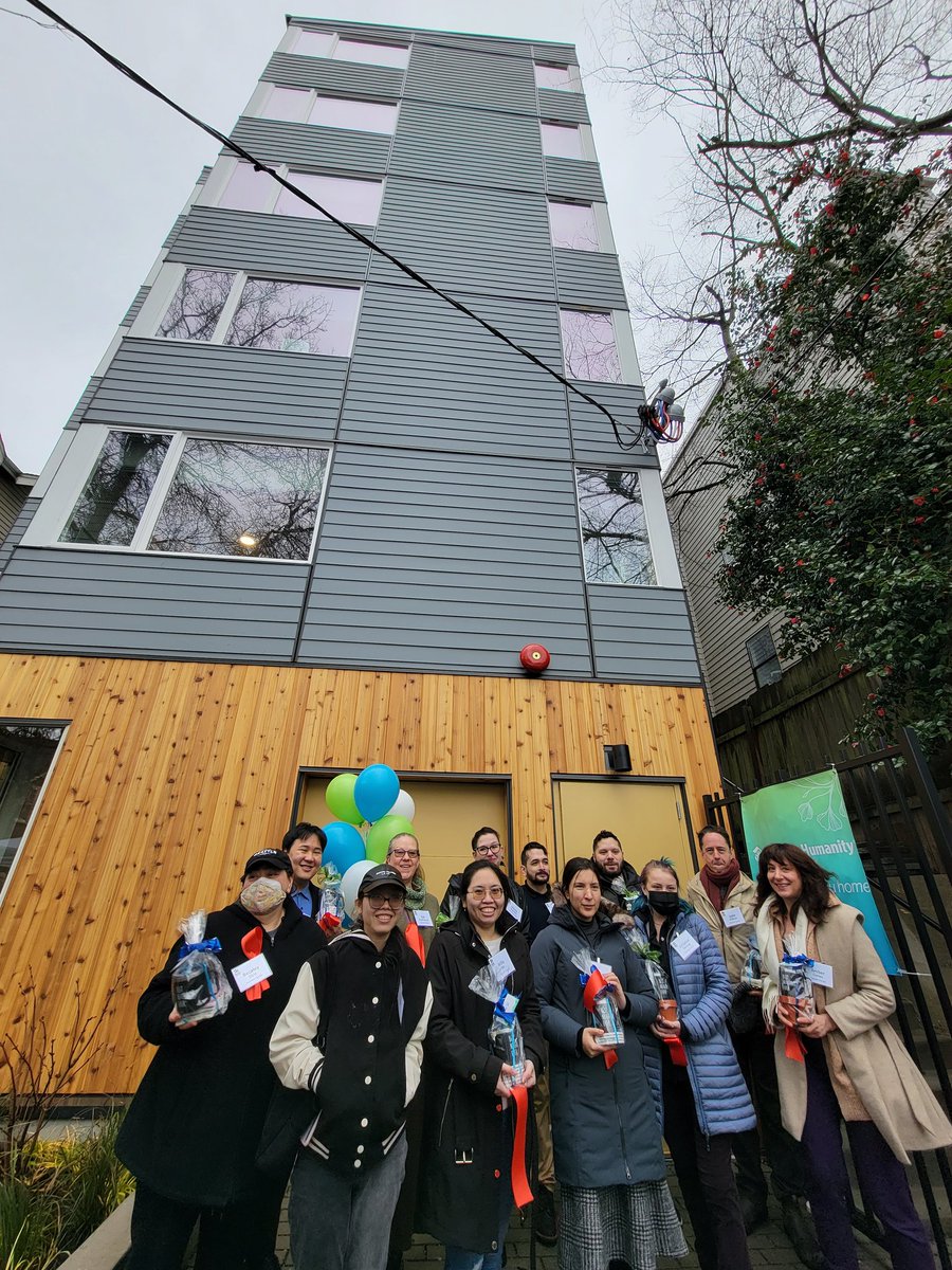 caseyworks's tweet photo. In Capitol Hill now where 13 families will soon move into a new condo building by Habitat For Humanity. On 11th Ave E. with great views of the Space Needle. https://t.co/fdjdZcqY9a