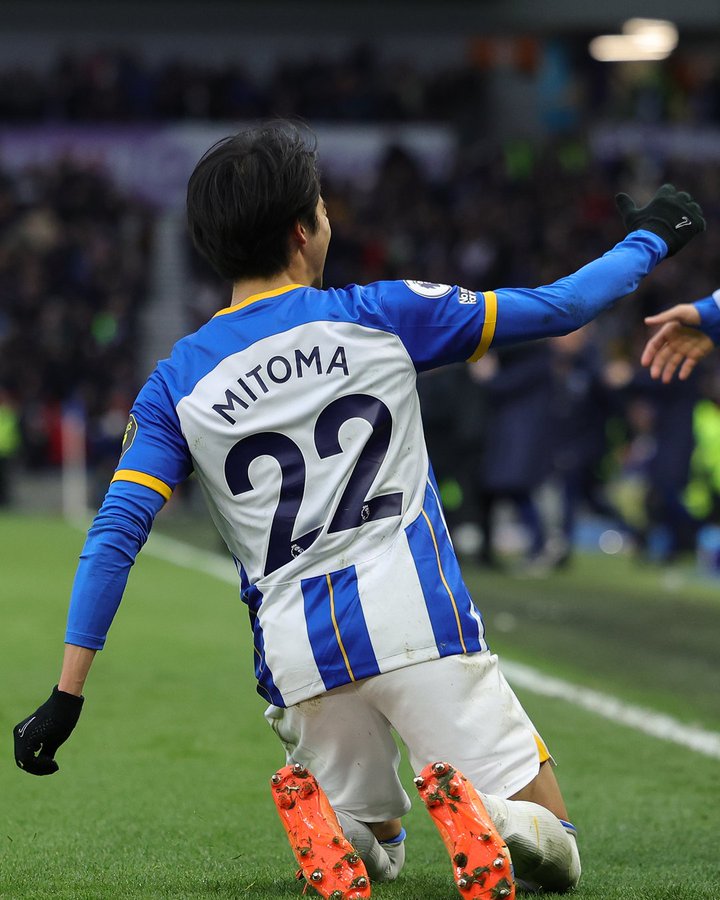 Kaoru Mitoma slides on his knees with his back to camera and his 22 shirt visible. ANOTHER goal, what a player!