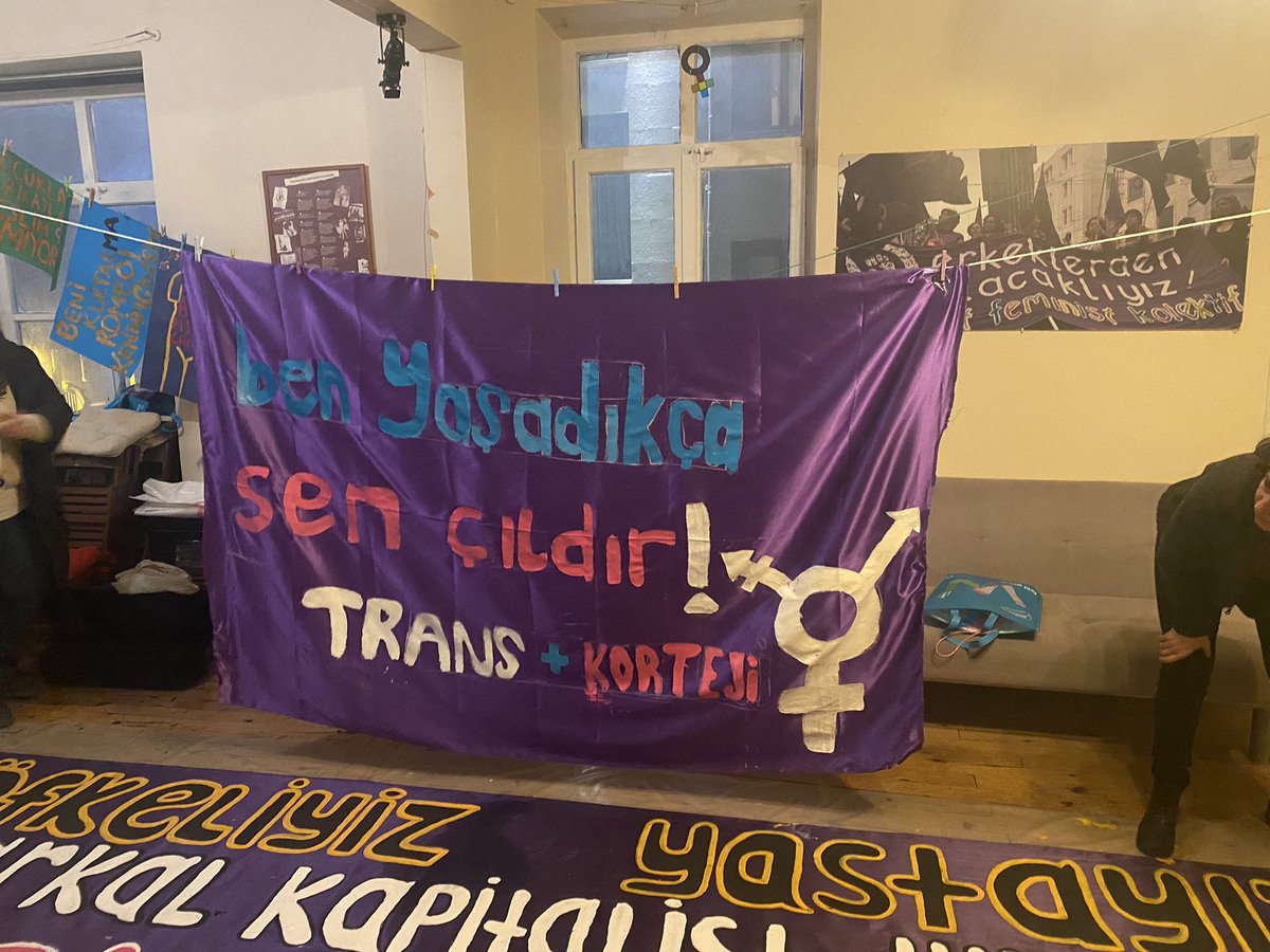 transkorteji's tweet photo. 🏳️‍⚧️Ben Yaşadıkça Sen Çıldır! 

Yarınki 5 Mart Büyük Kadın Buluşması için pankartımızı hazırladık! Saat 14:00’da Kadıköy’de buluşuyoruz. Yer bilgisi için DM atabilirsiniz. https://t.co/wgbKtAWZKu